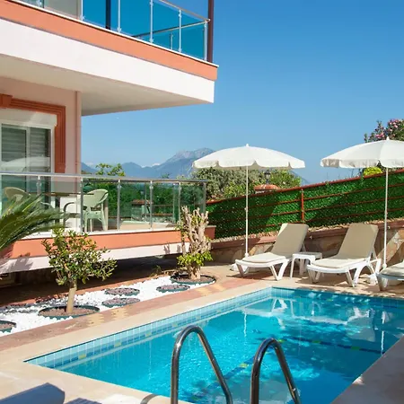With Pool And Great Sea And Views *